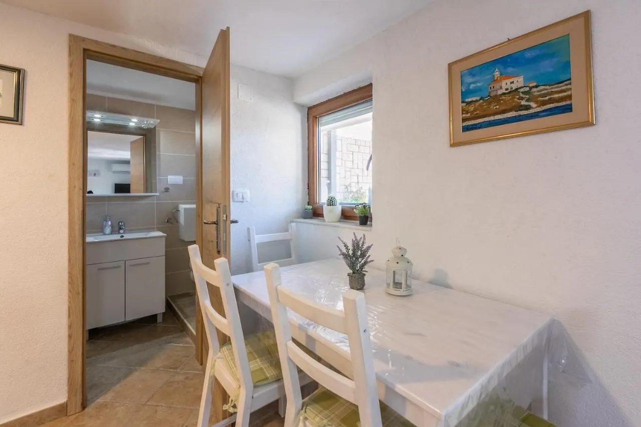 Apartments Kira Crikvenica 0*,